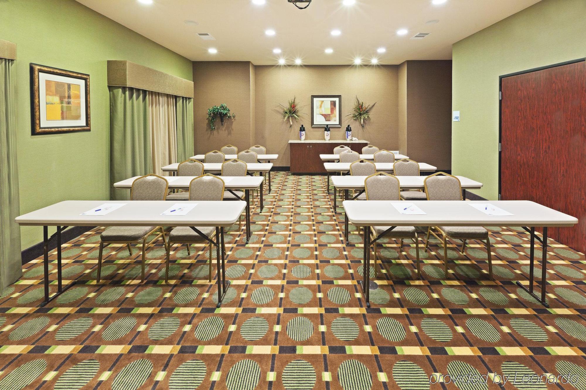 Holiday Inn Express & Suites Brady By Ihg Einrichtungen foto