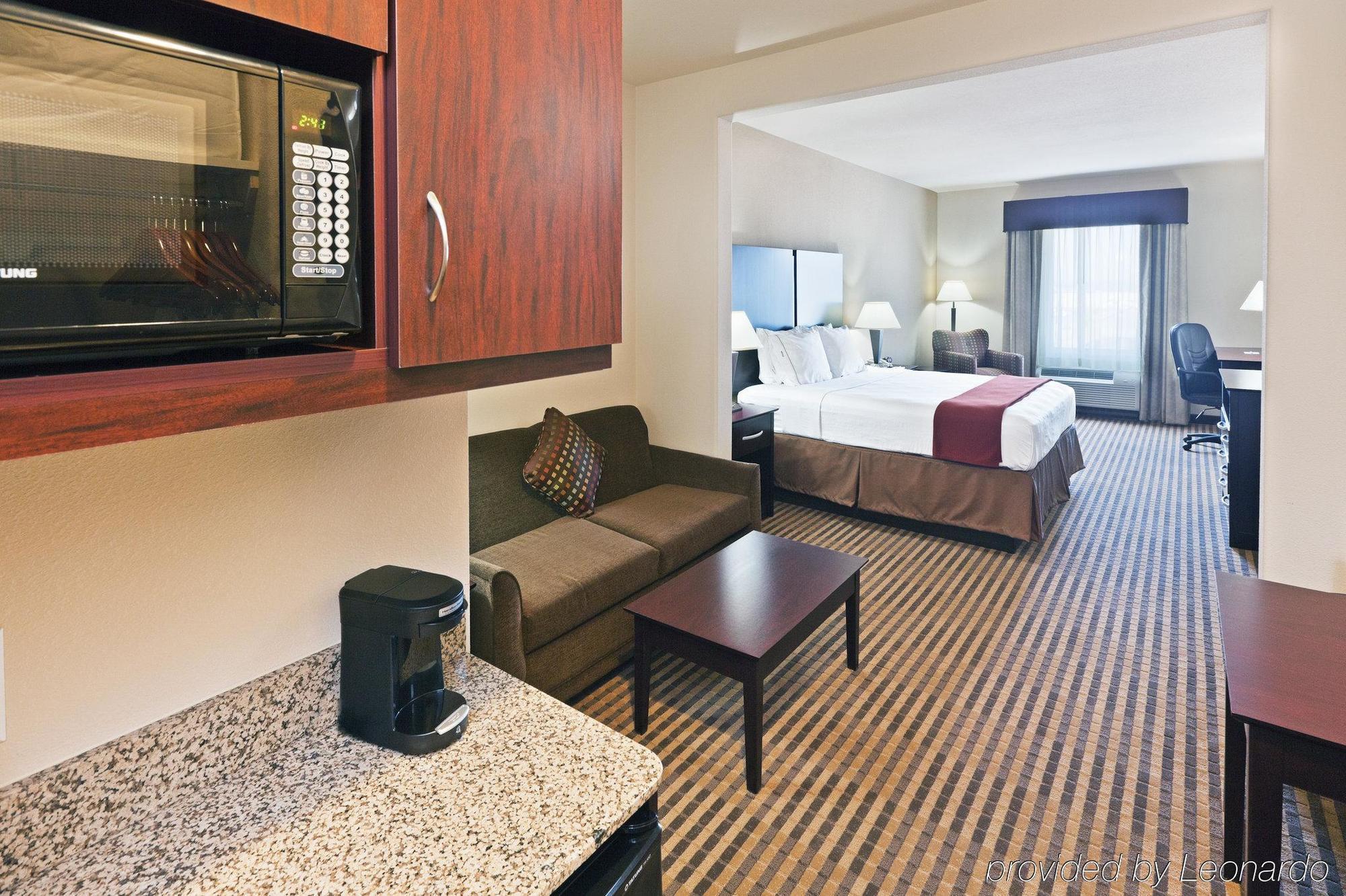 Holiday Inn Express & Suites Brady By Ihg Zimmer foto