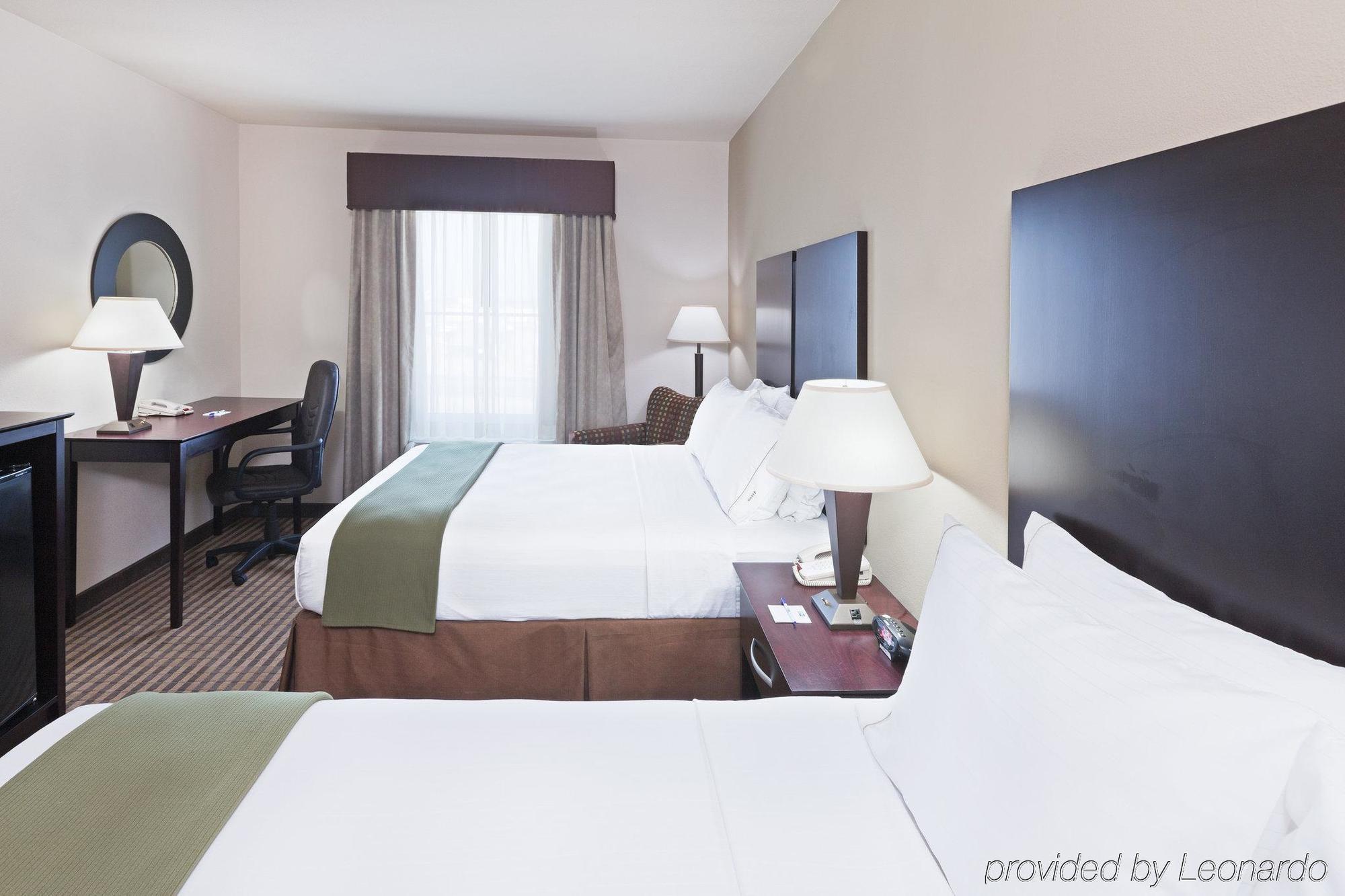 Holiday Inn Express & Suites Brady By Ihg Zimmer foto