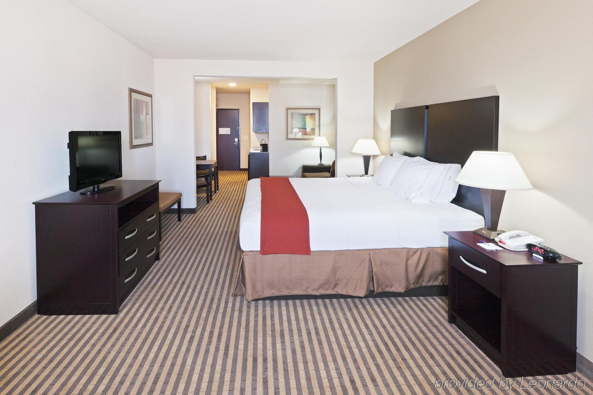 Holiday Inn Express & Suites Brady By Ihg Zimmer foto