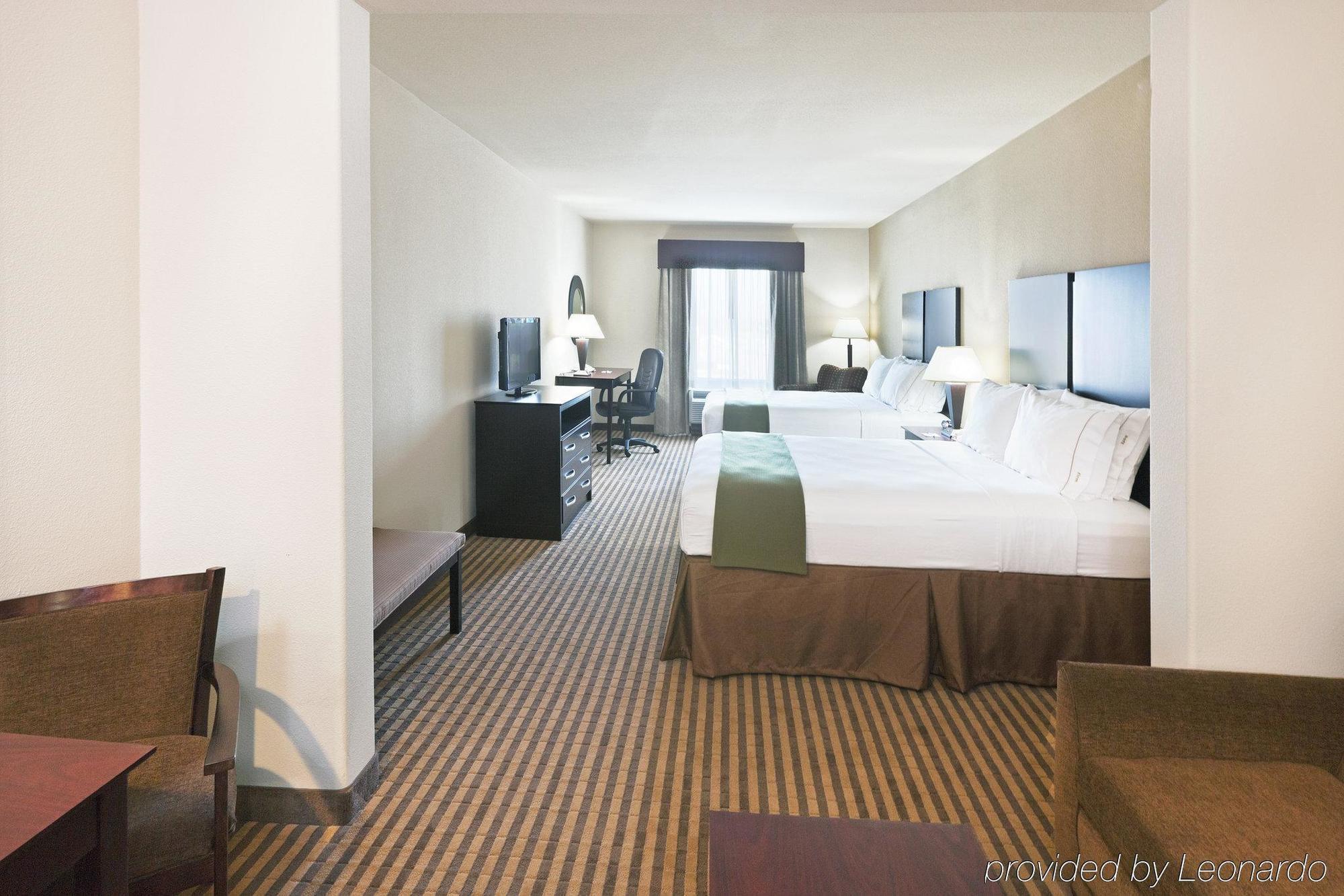 Holiday Inn Express & Suites Brady By Ihg Zimmer foto