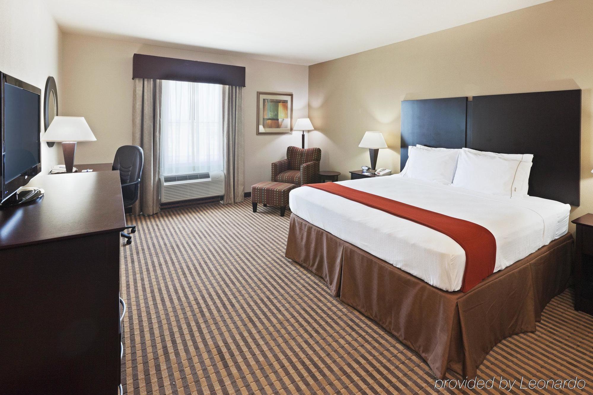 Holiday Inn Express & Suites Brady By Ihg Zimmer foto
